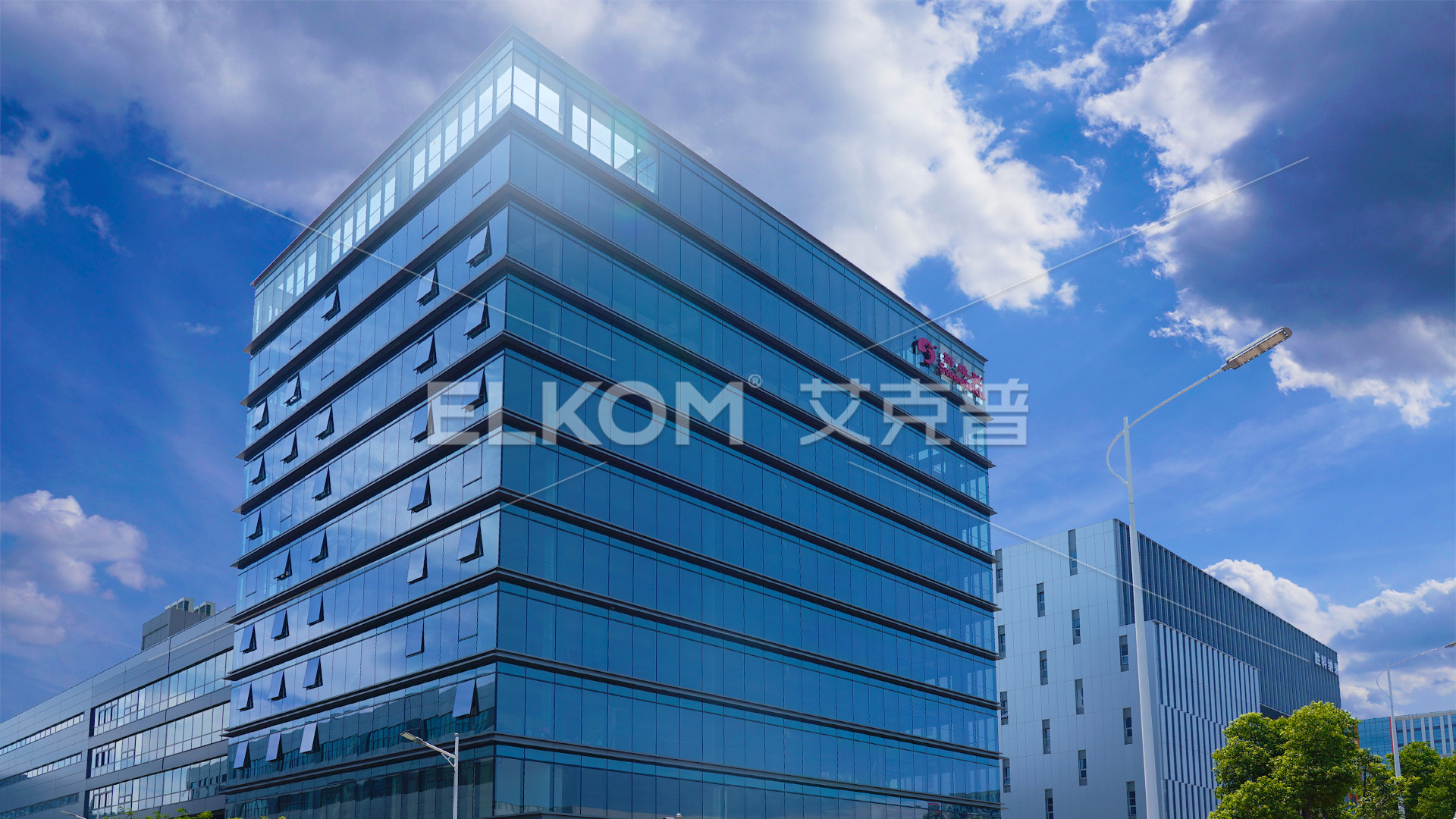 隐钉式100mm厚四面企口金属岩棉夹芯板工程案例｜鸿星科技-艾克普®（ELKOM）